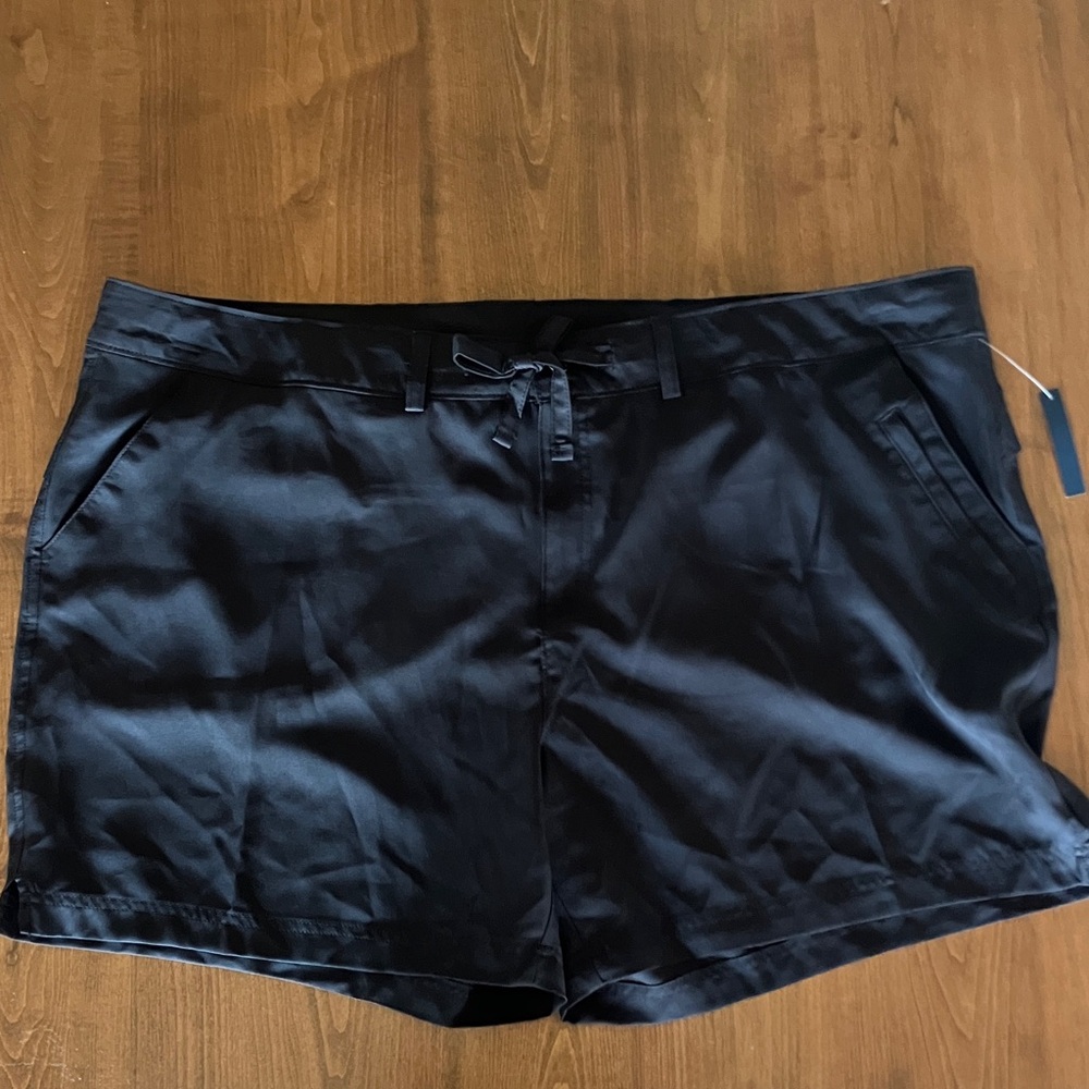 Magellan Outdoors women’s black shorts